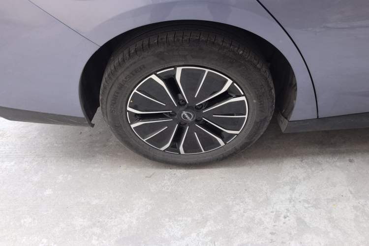 Used Nissan N6 2026 Model 180 Max Exterior 5