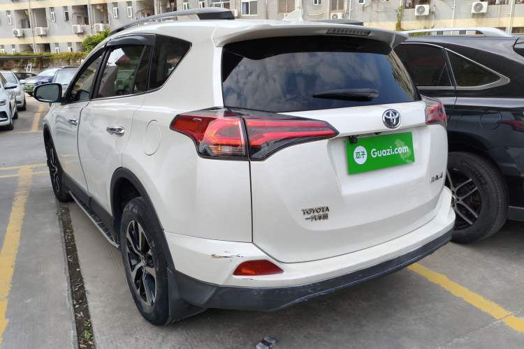 Used Toyota RAV4 2019 2.0L CVT Two-Wheel Drive Luxury Version China VI Standard