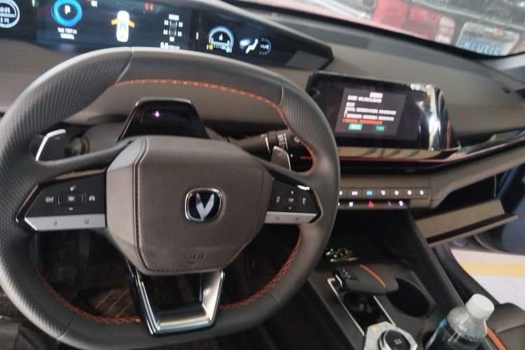 Used Changan UNI-V 2024 1.5T Smart Navigation Version
