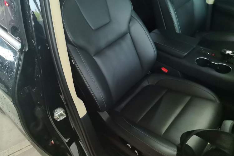 Used Hima AITO M5 2022 Pure Electric All-Wheel-Drive Performance Edition Right Front Seat