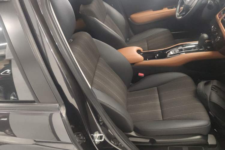 Used Honda Vezel 2016 1.8L CVT Front-Wheel Drive Pioneer Edition Right Front Seat