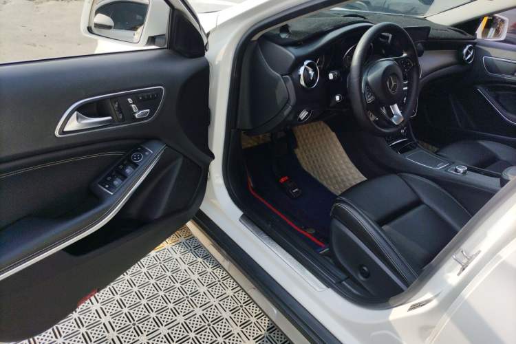 Used Mercedes-Benz GLA 2018 GLA 200 Sport Edition Driver Seat