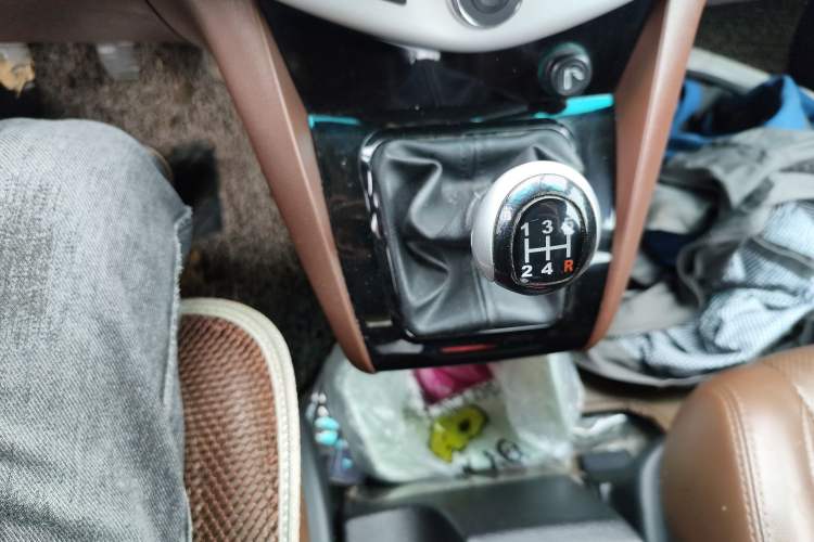 Used BYD S6 2014 2.0L Manual Luxury 5-Seater