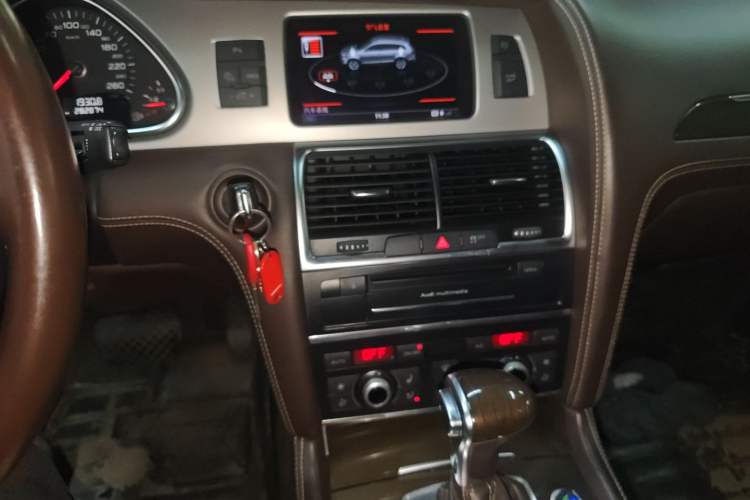 Used Audi Q7 2014 35 TFSI Exclusive Edition Audio And AC Panel