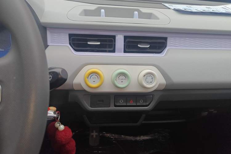 Used Chery QQ Ice Cream 2022 120km Conical Shape Lithium Iron Phosphate Audio And AC Panel