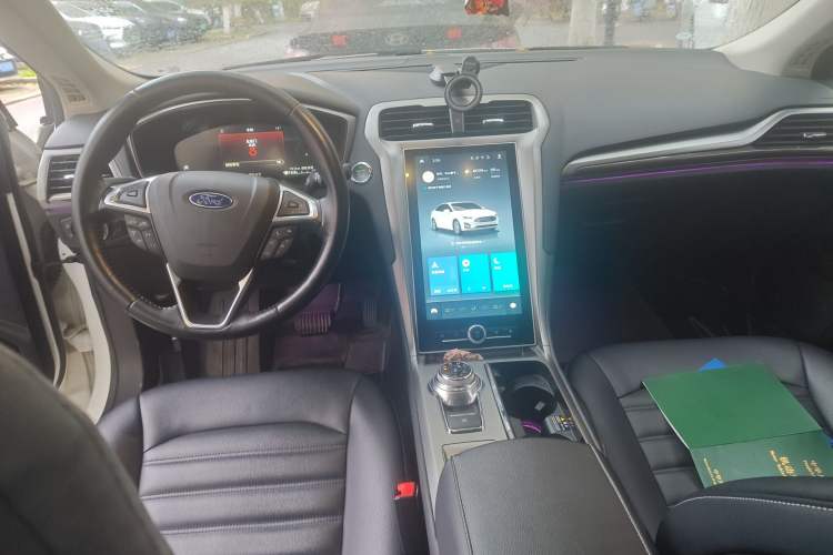 Used Ford Mondeo 2020 EcoBoost 180 Stylish Model Center Console