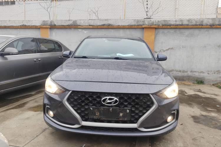 Used Hyundai Celesta 2017 1.6L Automatic Enjoyment Version GLS
