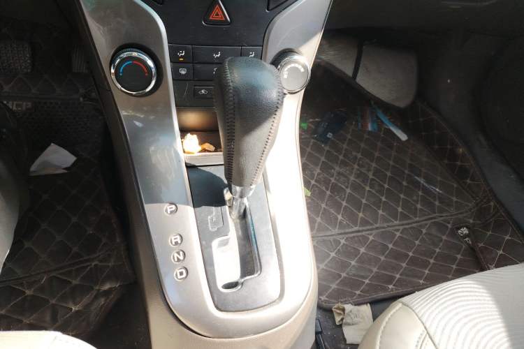 Used Chevrolet Cruze 2015 1.5L Classic SE AT Gear Lever