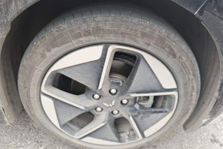 Used Wuling Xingguang 2023 150 Advanced Edition Right Front Wheel Hub