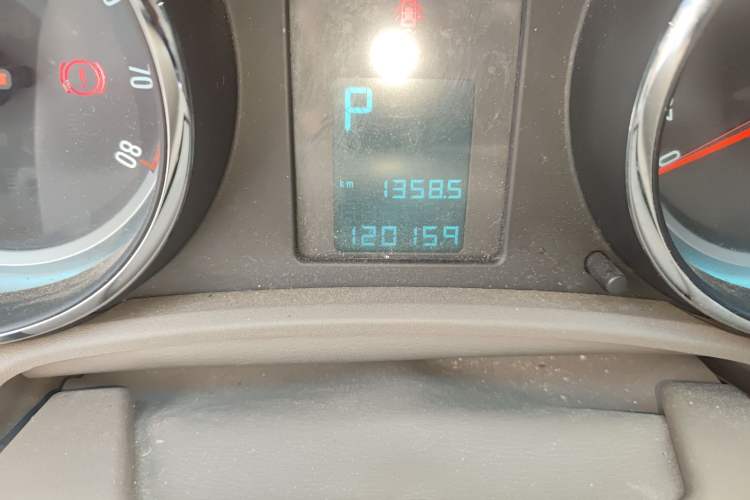 Used Buick GT 2013 GT 1.6L Automatic Fashion Edition Odometer Close Up