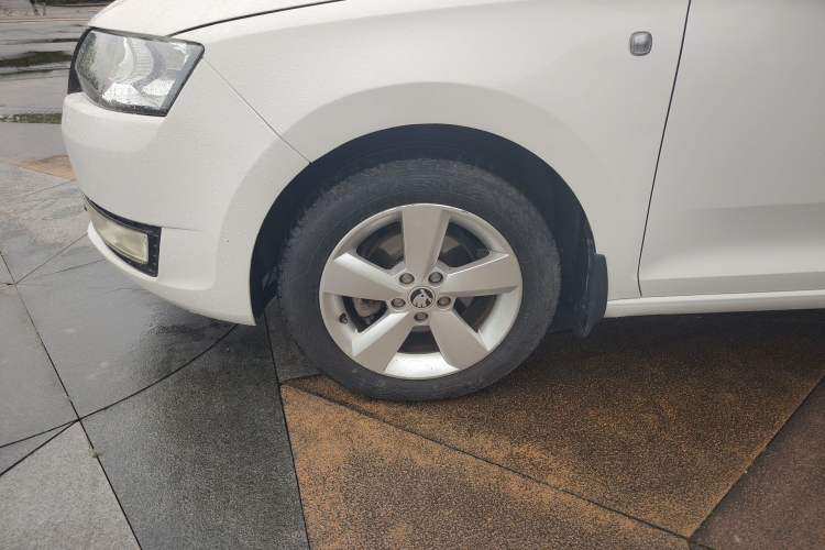 Used Skoda Rapid 2013 1.6L Automatic Smart Selection Model
