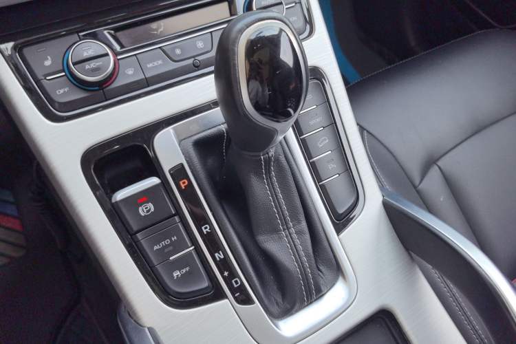 Used Geely Auto Emgrand X7 Sport 2018 1.8TD Automatic Two-Wheel Drive Smart Connect 4G Internet Edition