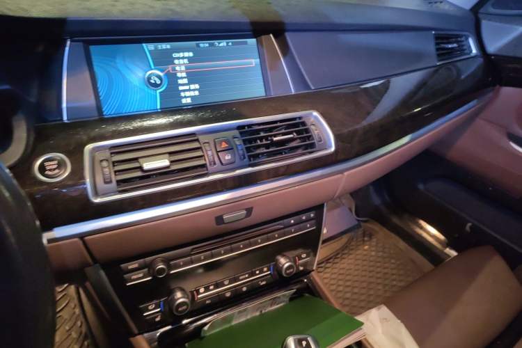 Used BMW 5 Series GT 2010 535i Luxury Edition Audio And AC Panel