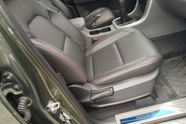 Used SAIC MAXUS T60 2017 2.4L Gasoline Manual Transmission Two-Wheel Drive High Ground Clearance Comfortable Version with Extended Cabin
