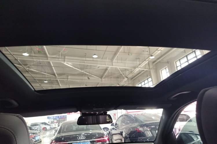 Used Mercedes-Benz GLC 2018 GLC 260 4MATIC Luxury Model