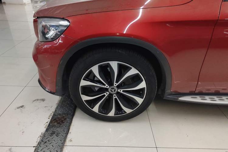 Used Mercedes-Benz GLC Coupe 2019 Facelift GLC 260 4MATIC Coupe SUV Exterior 4