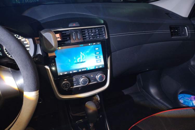 Used Nissan Tiida 2016 1.6L CVT Cool Dynamic Edition
