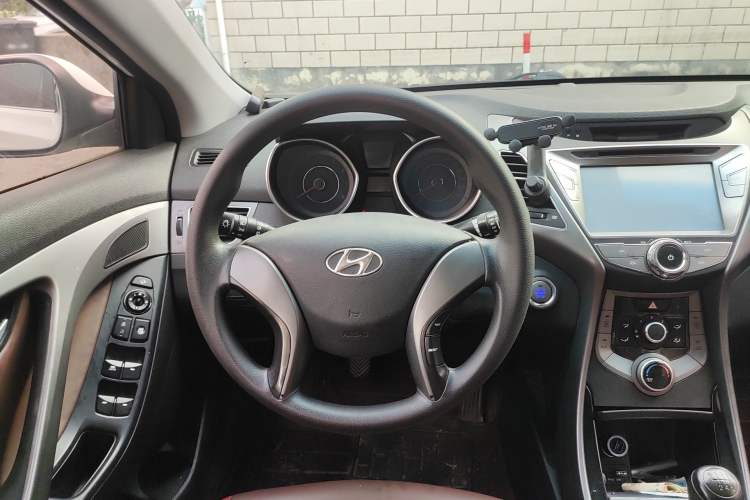 Used Hyundai Elantra (5th Generation / Langdong) 2015 1.6L Manual Leading Model Steering Wheel