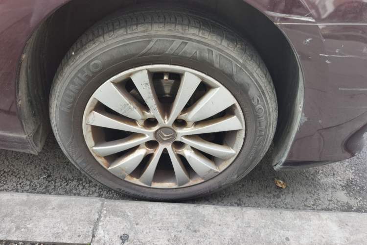 Used Citroen C-Quatre 2014 VTS Version 1.6L Manual - Premium Model Right Front Wheel Hub