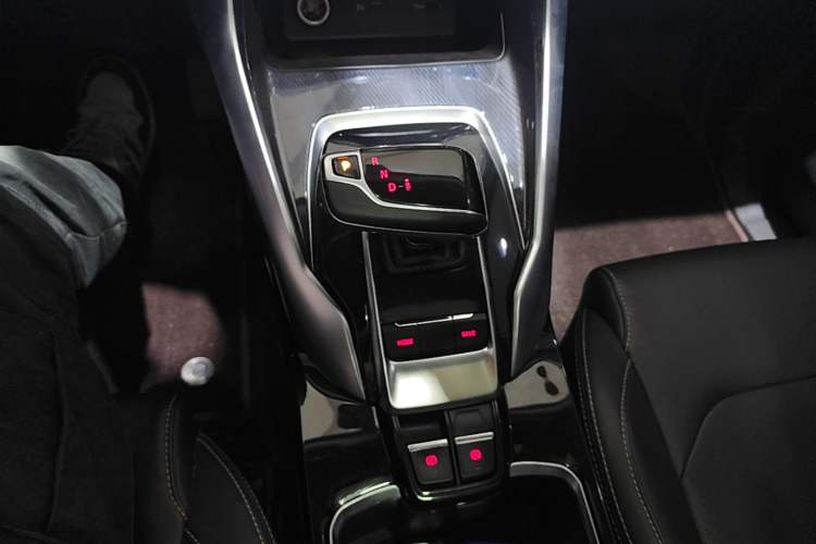 Used SAIC MAXUS EUNIQ 5 2020 1.3T PLUG-IN Luxury Edition