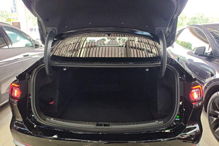 Used Ford Mondeo 2025 2.0T EcoBoost Luxury Version Trunk