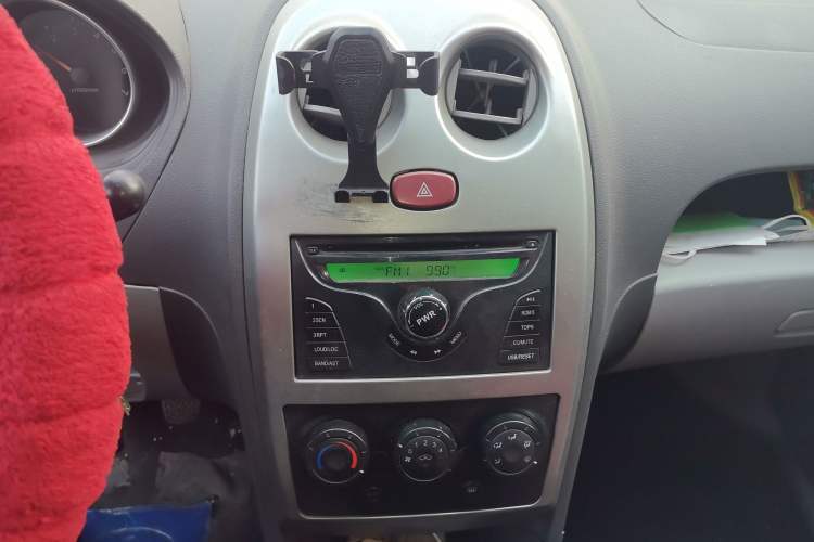 Used FAW Weizhi V2 2010 1.3L Manual Luxury Version Audio And AC Panel