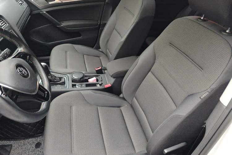 Used Volkswagen Golf 2017 1.6L Automatic Comfort Million-Vehicle Anniversary Edition
