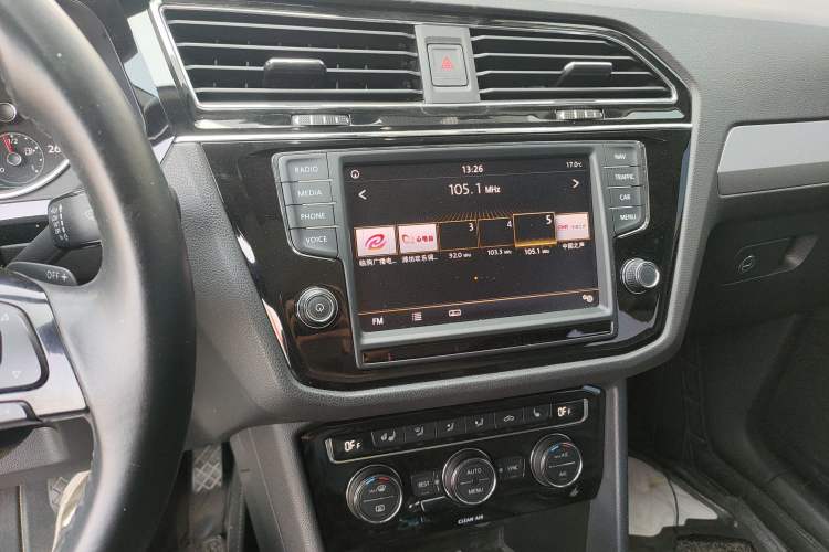 Used Volkswagen Tiguan L 2018 330TSI Automatic Two-Wheel Drive Luxury Edition Audio And AC Panel