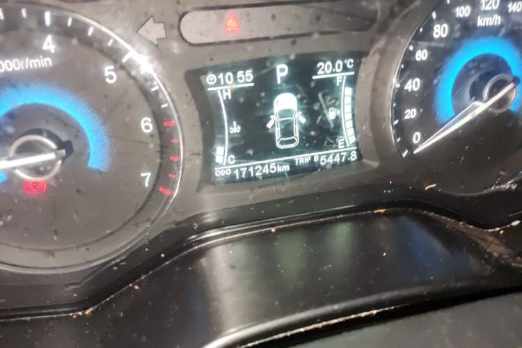 Used Dongfeng Fengon 580 2017 1.5T CVT Luxury Model Odometer Close Up