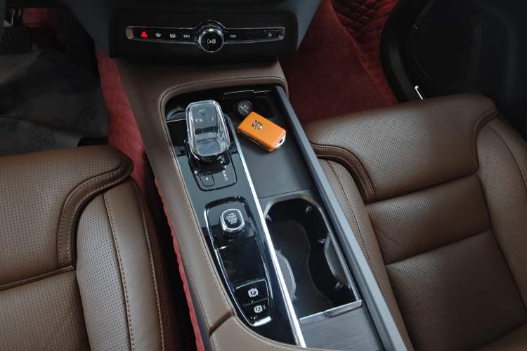 Used Volvo XC90 New Energy 2022 E-Drive Hybrid T8 Luxury Flagship 7-Seater Gear Lever