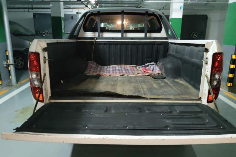 Used JMC Yuhu 5 2018 2.4T Classic Edition Diesel Manual 4x4 Luxury Version JX4D24A5L