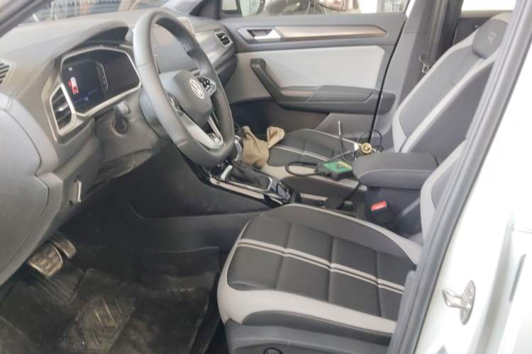 Used Volkswagen T-ROC 2025 Facelifted 300TSI DSG Two-Wheel-Drive Chen Guang Edition Left Front Seat