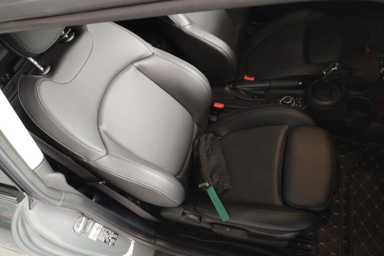 Used MINI 2022 Updated 1.5T COOPER Classic Edition Right Front Seat