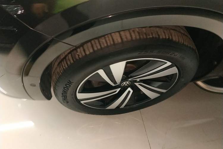 Used Volkswagen Tavendor 2023 380TSI Four-Wheel Drive R-Line Cruise Edition Left Front Wheel Hub