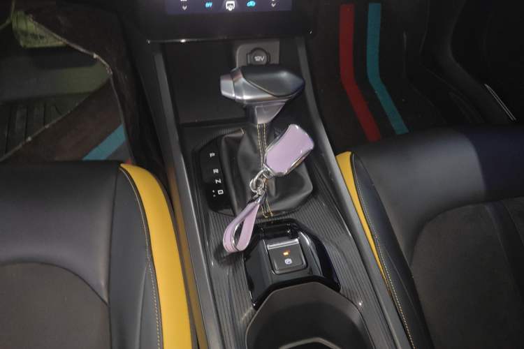 Used Dongfeng Aeolus Yixuan 2023 Mach Edition 1.5T Automatic Pursuit Rider Version Gear Lever