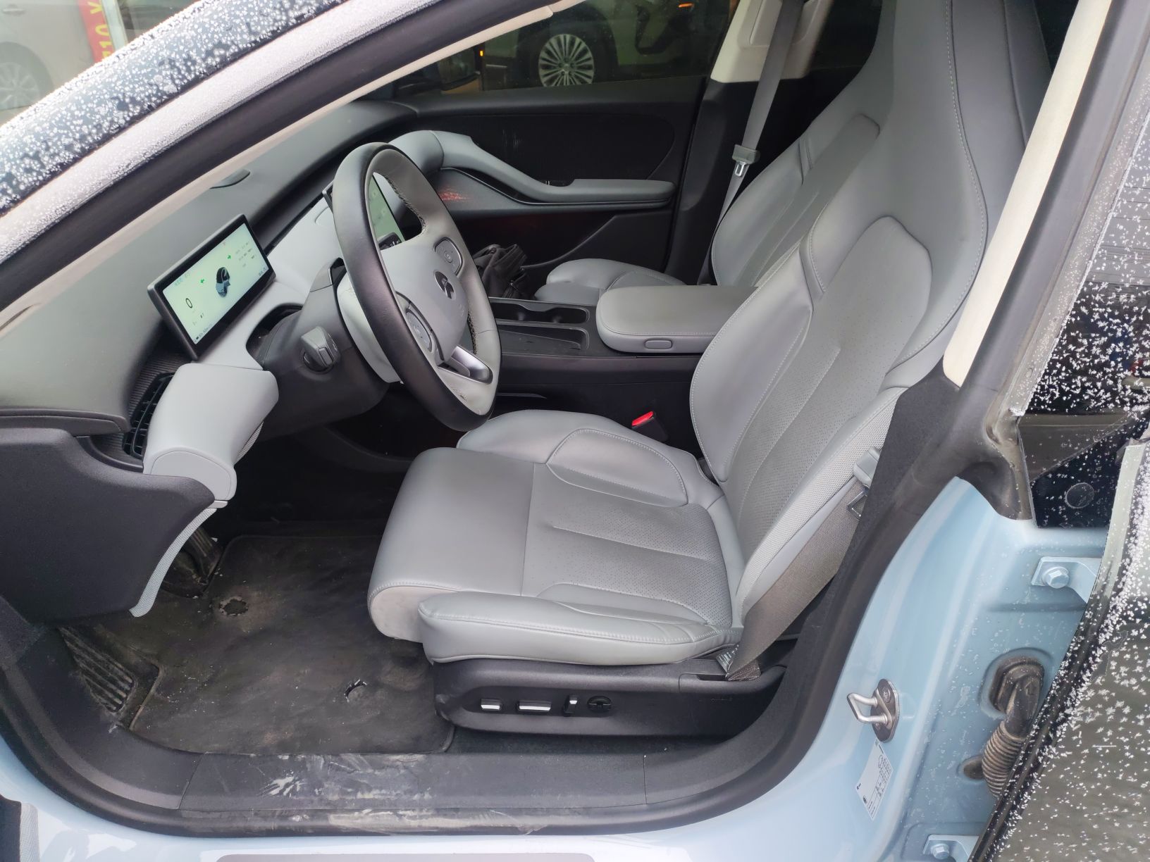 Переднее сиденье в автомобиле