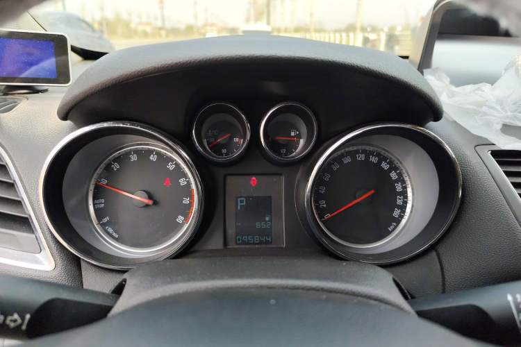 Used Buick Encore 2015 1.4T Automatic Two-Wheel Drive Urban Elite Version