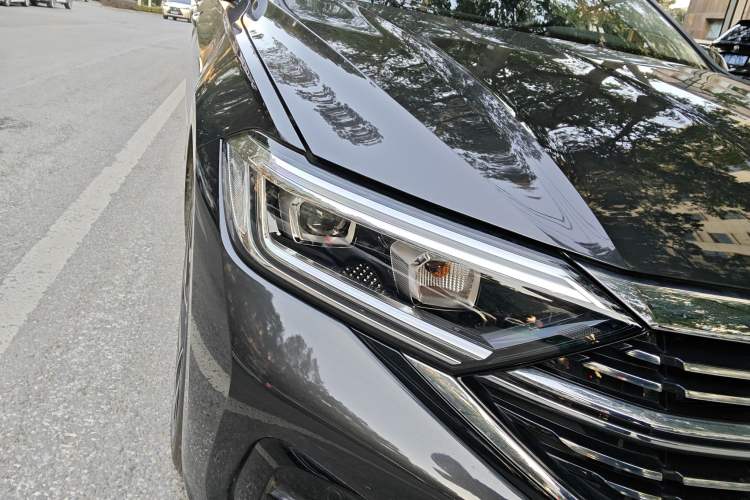 Used Volkswagen Sagitar 2025 300TSI DSG Excellence Edition Exterior 3