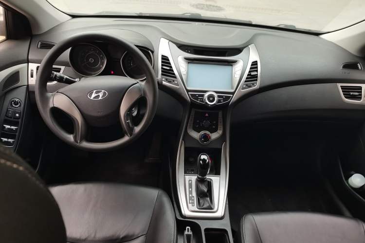 Used Hyundai Elantra (5th Generation / Langdong) 2012 1.6L Automatic Fashion Edition