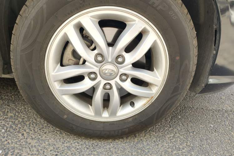 Used Hyundai Celesta 2011 1.6L Manual Luxury Model Right Front Wheel Hub