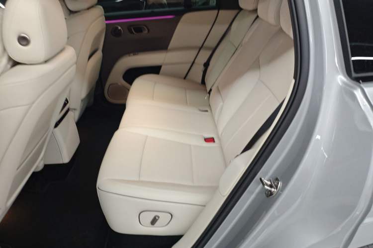 Used Li Auto Li Auto i6 2025 Model Four-Wheel-Drive Standard Type
