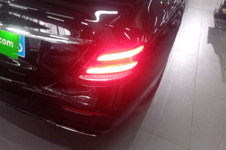 Used Mercedes-Benz E-Class 2018 E 300 L Sport Luxury Edition Right Rear Taillight