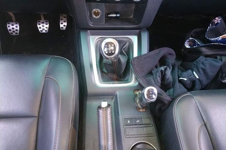 Used BAIC Off-Road BJ40 2016 40L 2.0T Manual All-Wheel Drive Prestige Edition Gear Lever