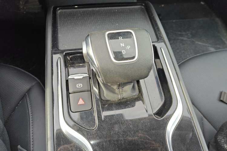 Used Hongqi E-QM5 2022 431 km Charge & Enjoy Edition Gear Lever