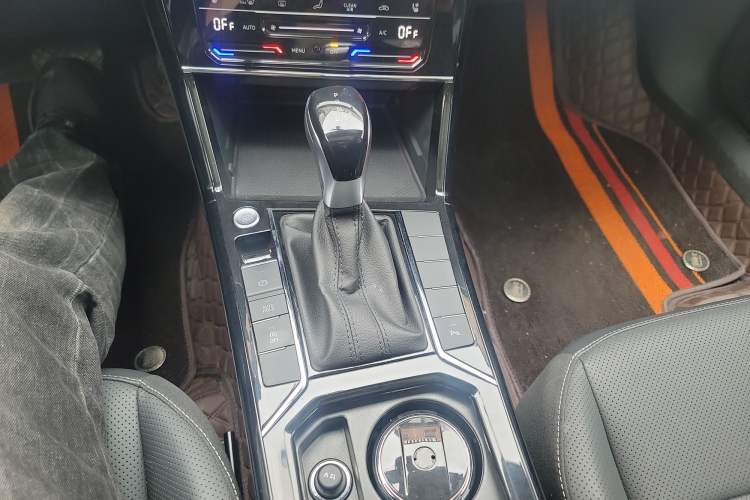 Used Volkswagen Passat 2024 330TSI Starry Elite Edition Gear Lever