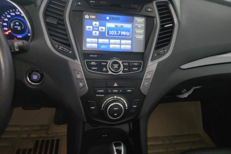 Used Hyundai Santa Fe 2015 2.0T Automatic Two-Wheel Drive Smart Version 5 Seats
