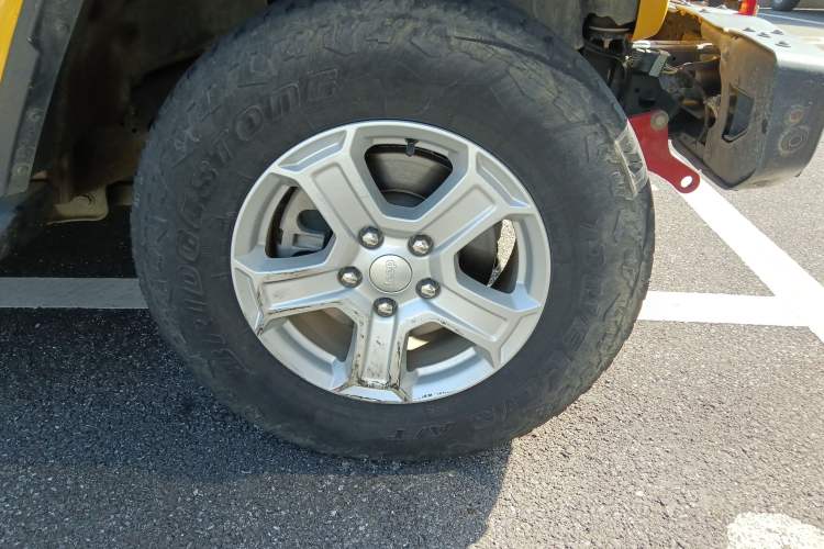 Used Jeep Wrangler 2019 2.0T Sahara Four-Door Version China VI Emission Standard Right Front Wheel Hub