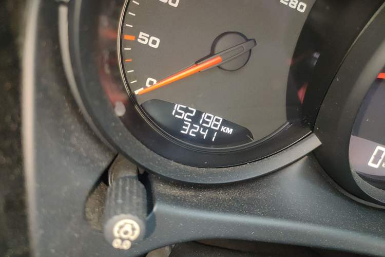 Used Porsche Macan 2016 Macan 2.0T Odometer Close Up