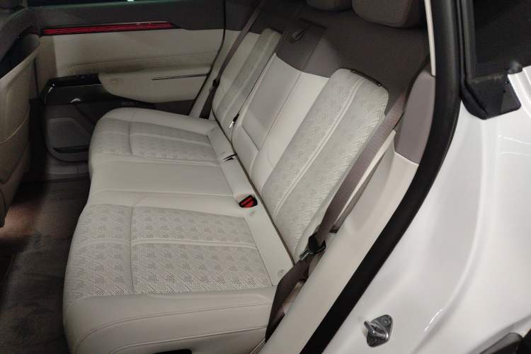 Used Zeekr 7X 2025 100 kWh Long-Range Rear-Wheel Drive with Intelligent Driving Features