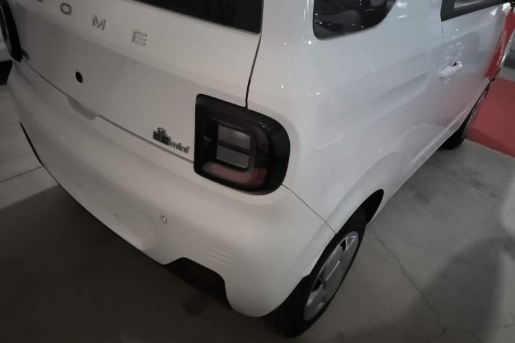 Used Geely Galaxy Panda 2024 Panda Mini 200km Endurance Bear Right Rear Taillight